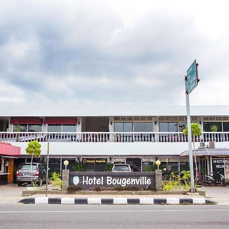 Oyo 375 Hotel Bougenville Syariah Паданг Екстериор снимка